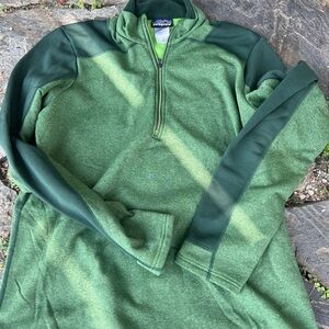 Patagonia men’s sweater, mix of hunter green, dark green, US MENS L